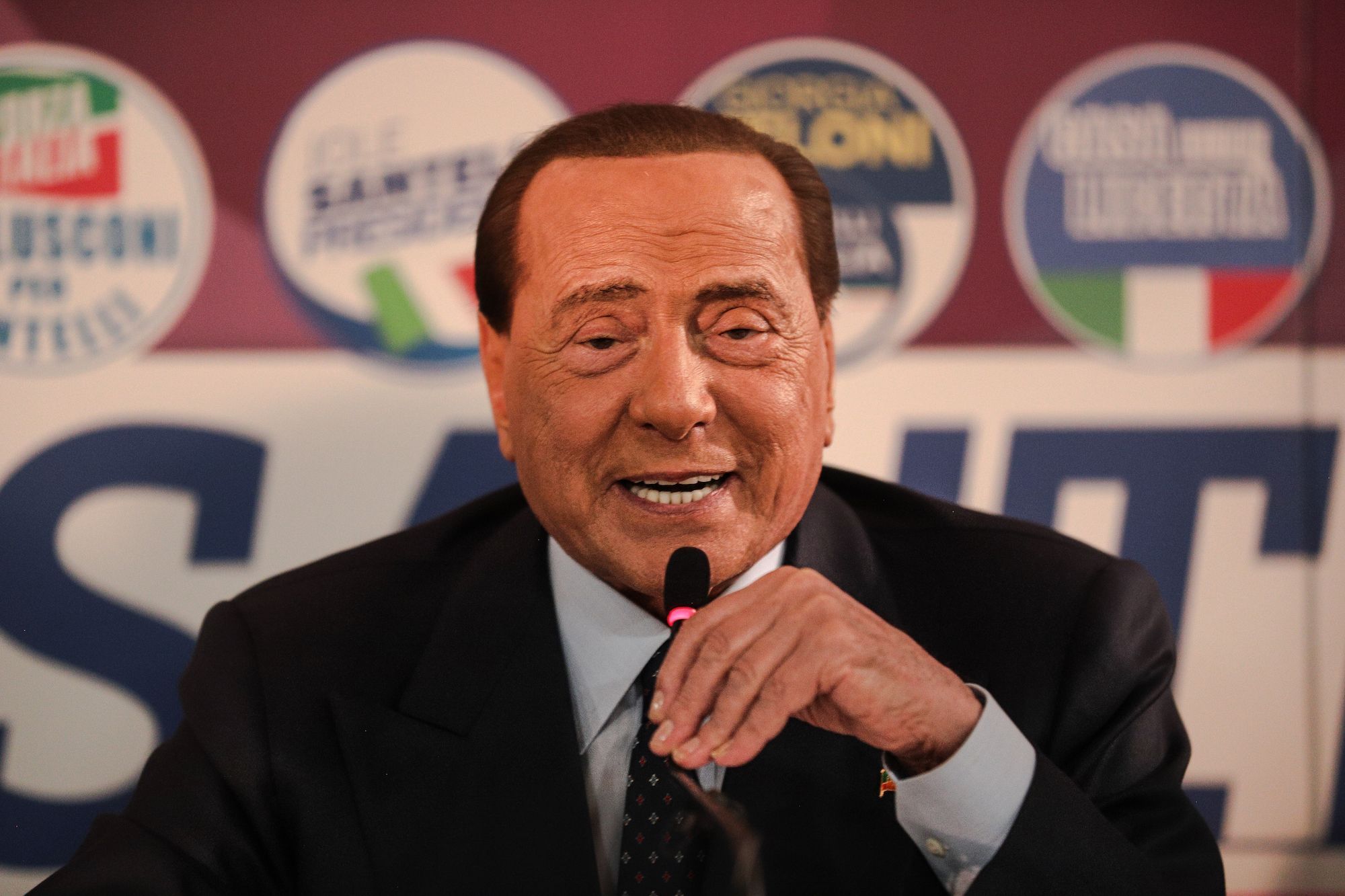 Serie A : quand Berlusconi promet un bus rempli de prostituées à ses joueurs