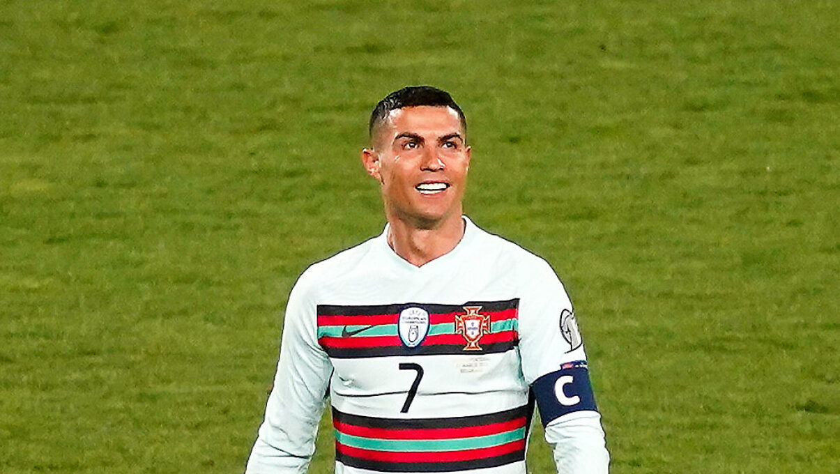 Cristiano Ronaldo pète un câble après un but injustement refusé avec le Portugal !