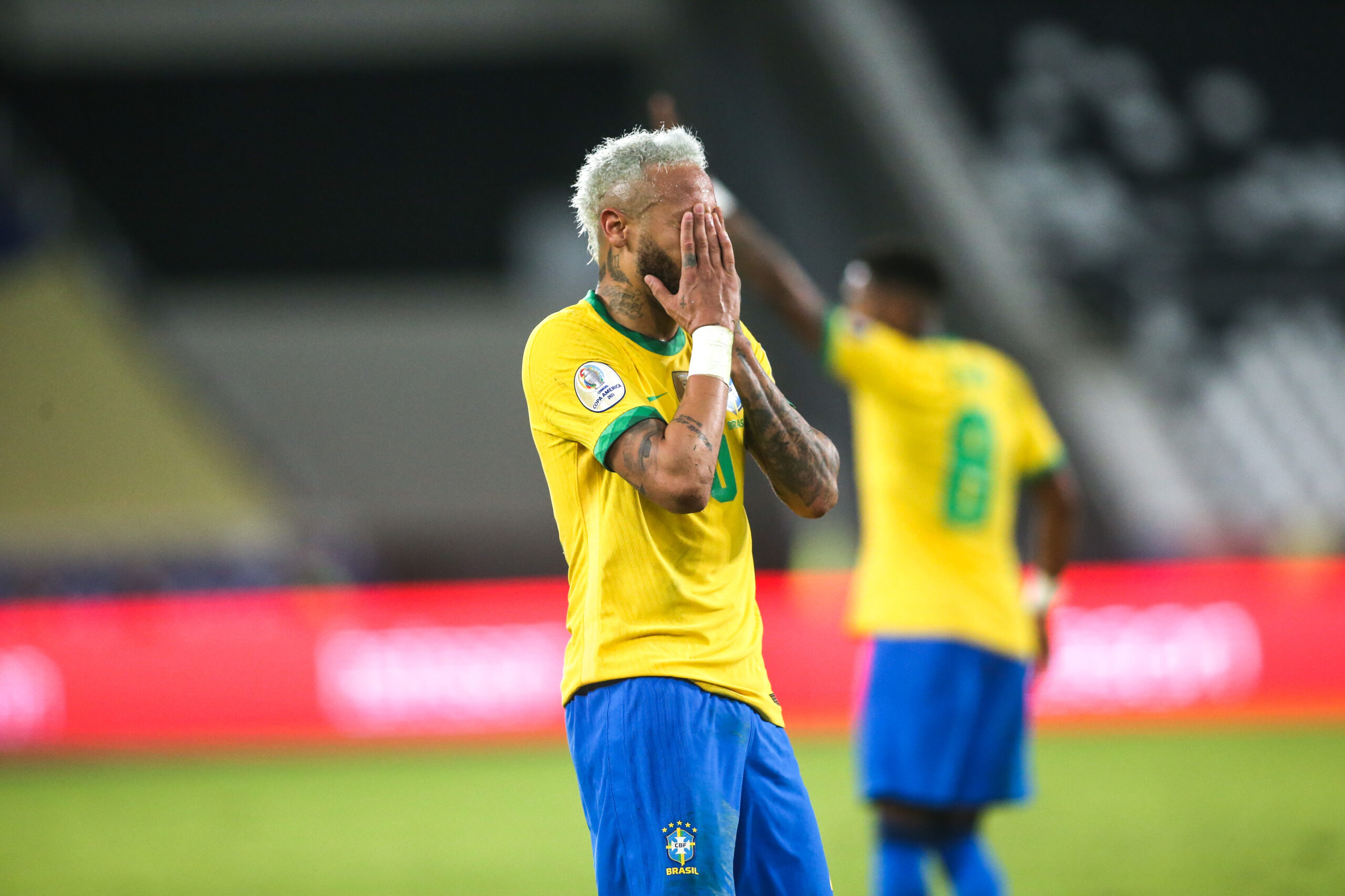 Brésil : Neymar en larmes : &quot;J’ai traversé des choses compliquées&quot;