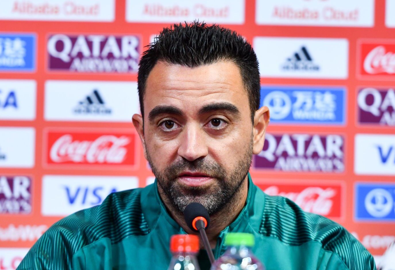 Xavi, qui &quot;ne ressent pas le besoin de partir&quot; du Qatar, calme le jeu avec le Barça