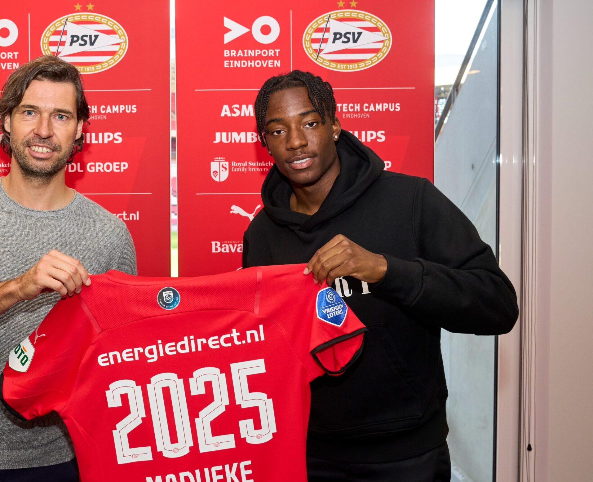 PSV, Mercato : Noni Madueke, très courtisé, prolonge avec le club néerlandais