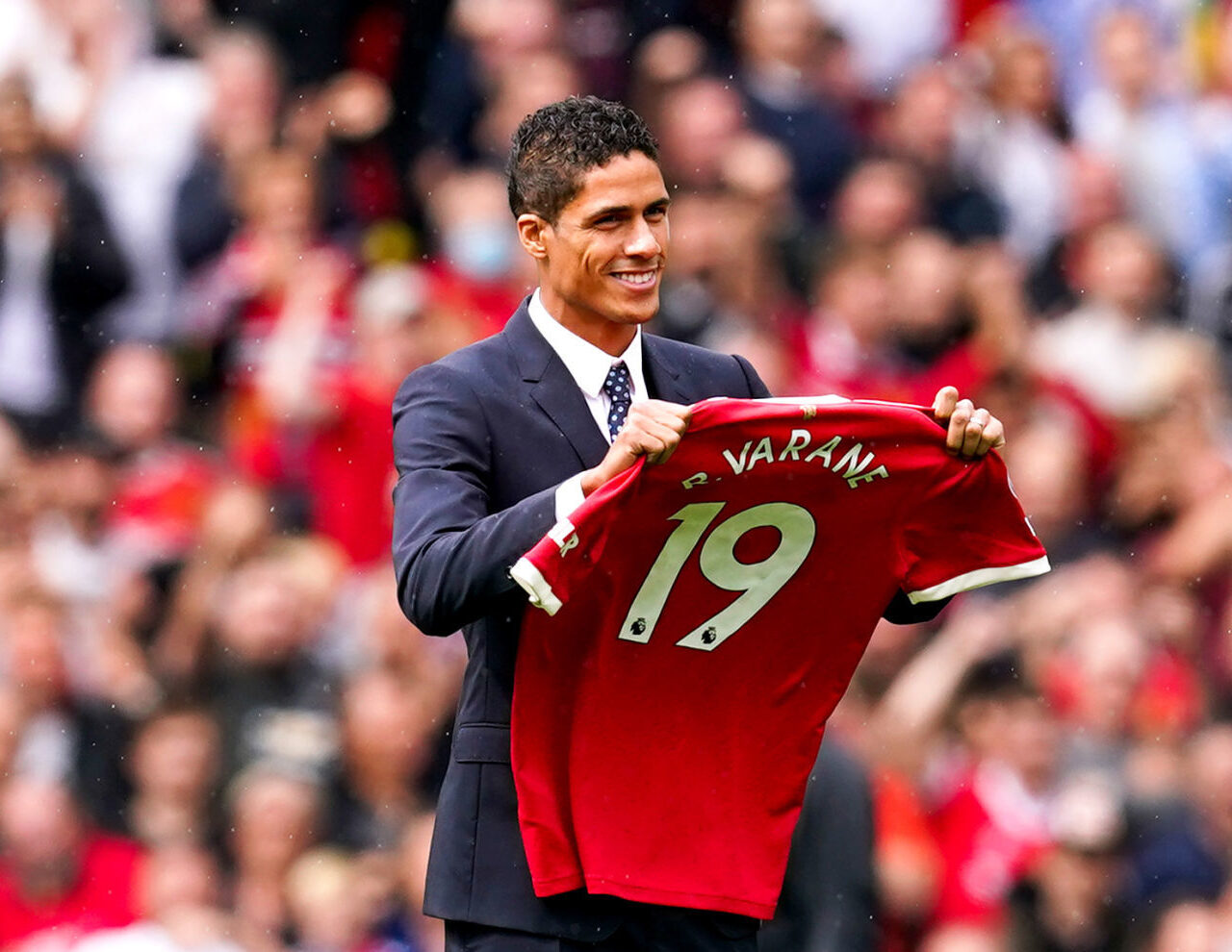 Man United, Mercato : Raphaël Varane rejoint officiellement les Red Devils