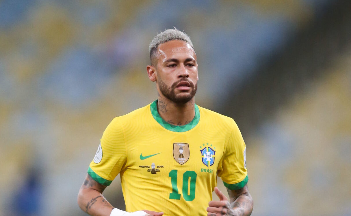 Neymar répond à ses détracteurs en rigolant sur son poids
