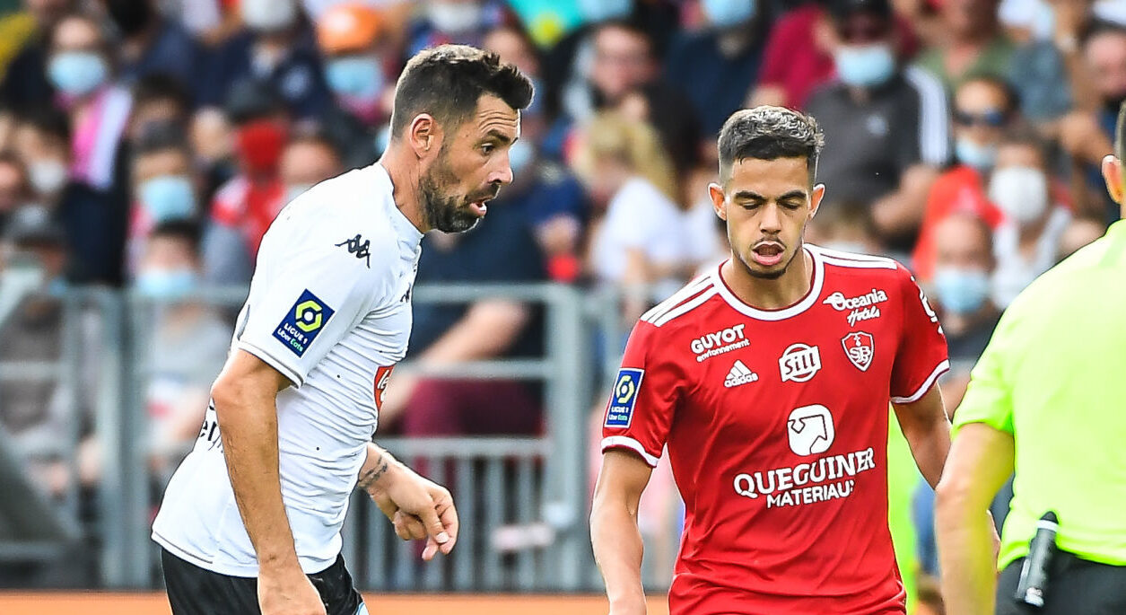 Ligue 1 : Angers ralenti par Brest, Reims surprend Rennes, Lens accable Bordeaux