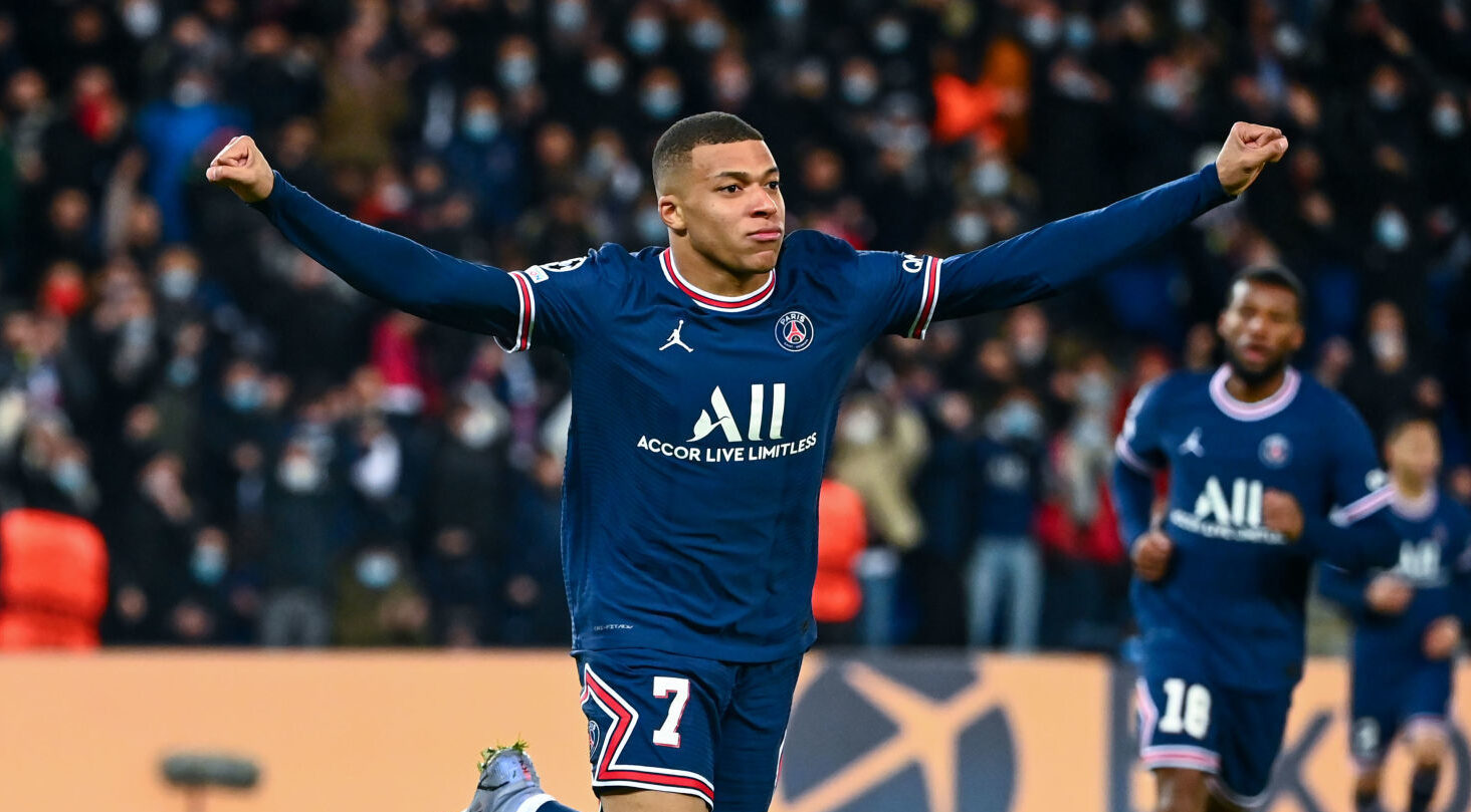 À 23 ans, Kylian Mbappé (PSG) affole les compteurs et devance les légendes du football au même âge