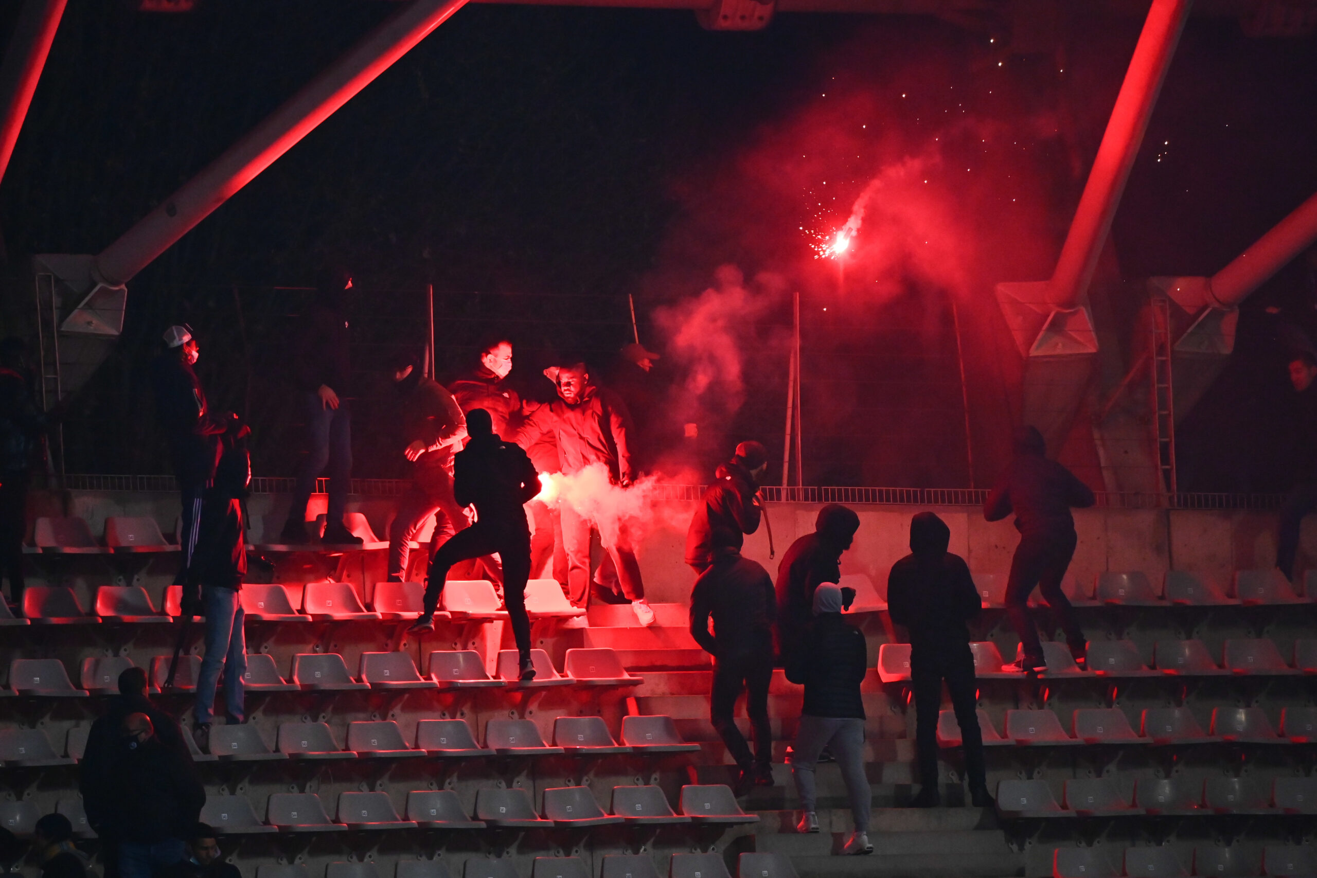 Coupe de France : le match Paris FC - OL définitivement arrêté après de graves incidents en tribunes