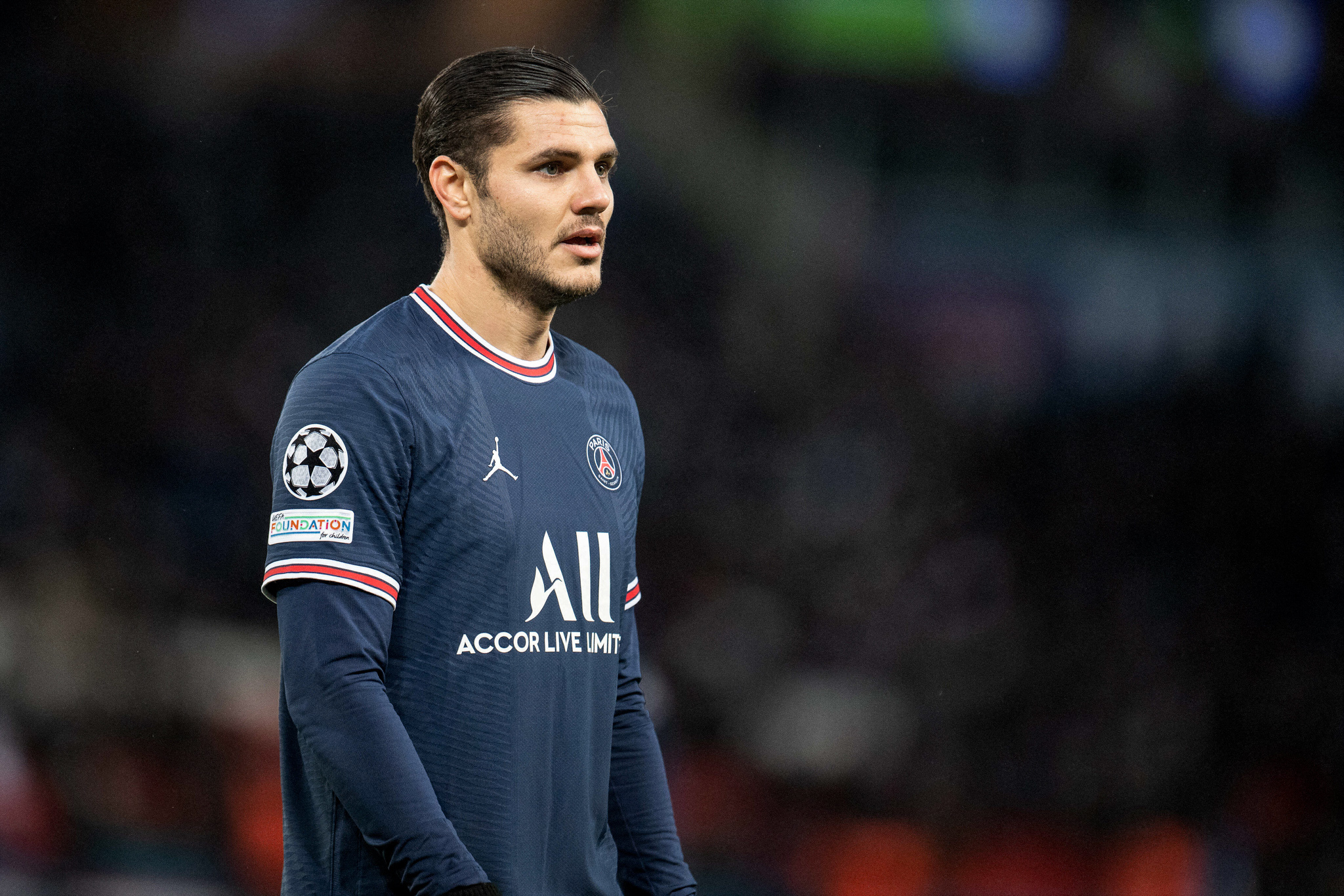 PSG : Les supporters se moquent de la &quot;bedaine&quot; d&#039;Icardi