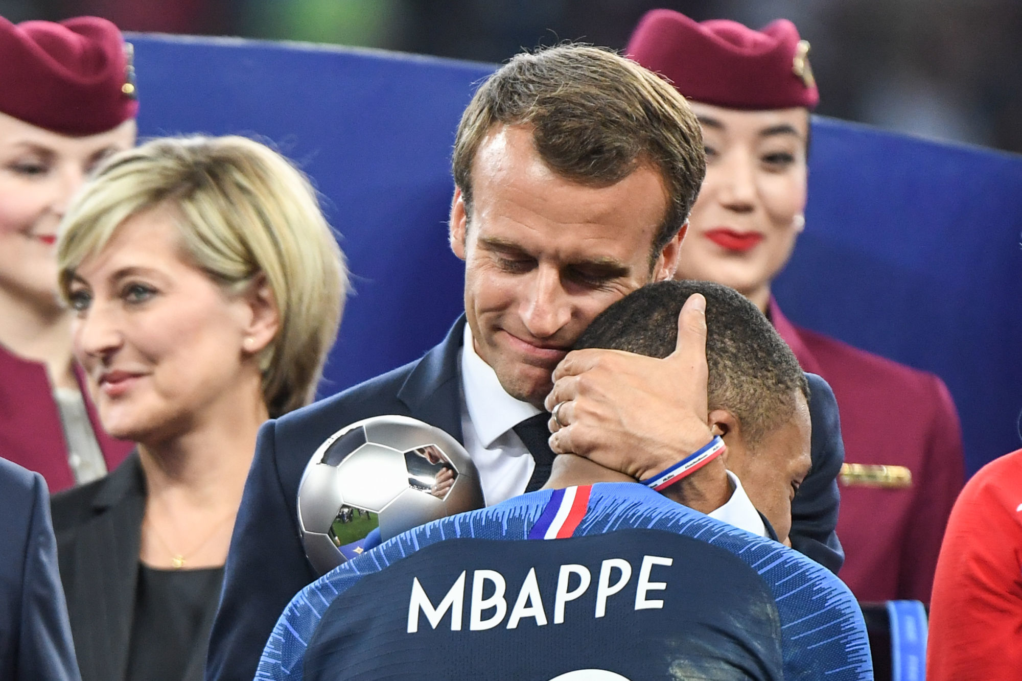 PSG : Emmanuel Macron continue de faire le forcing pour Mbappé