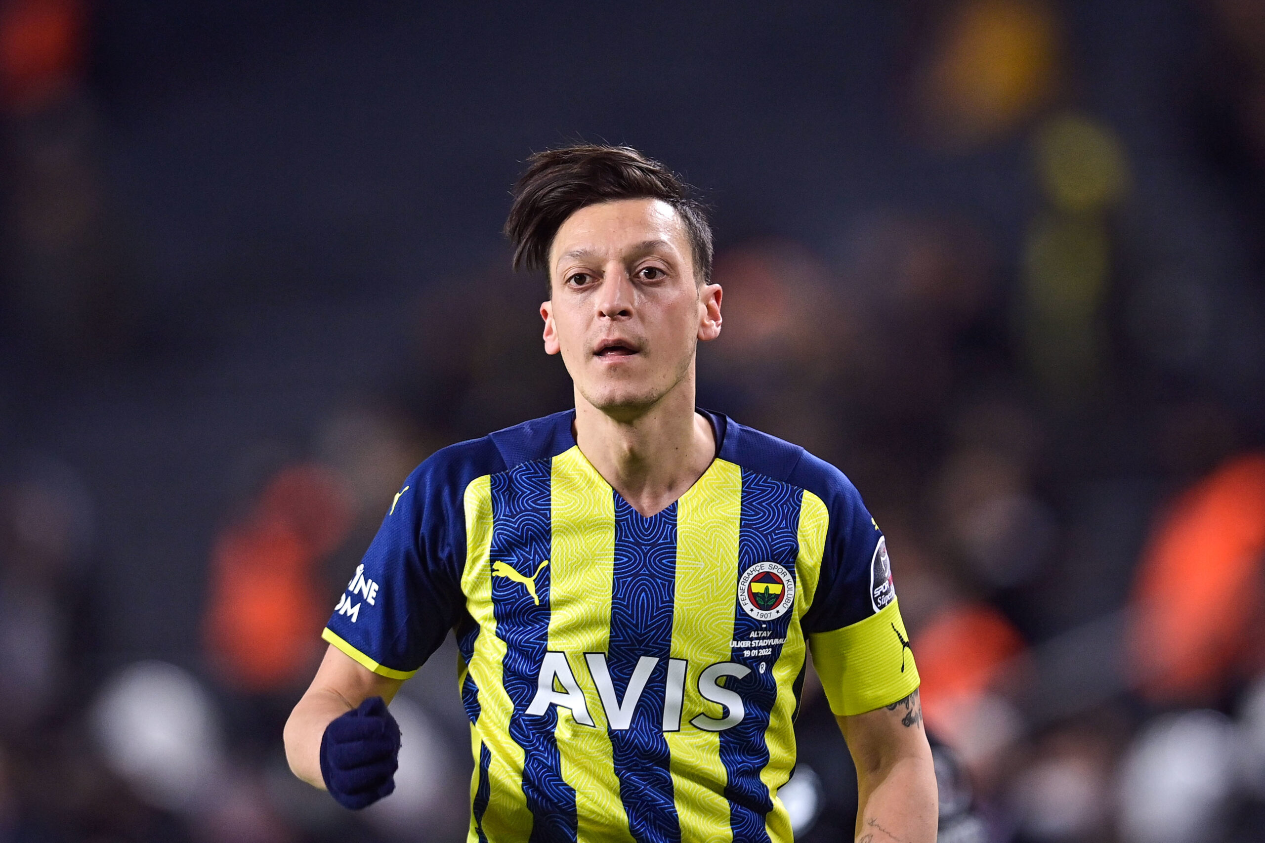 La descente aux enfers de Mesut Özil continue, remercié par Fenerbahçe