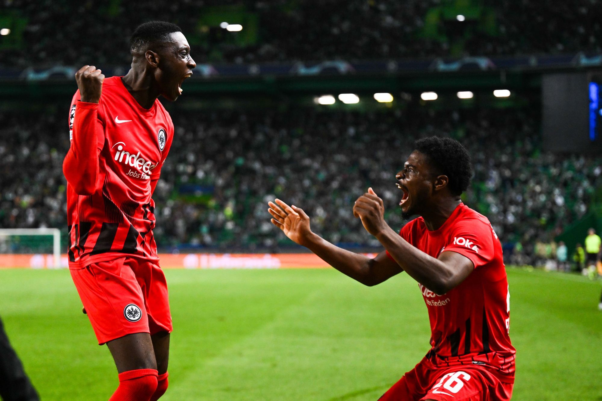 LdC (J6) : Francfort arrache sa qualification, Naples garde la tête, le Bayern finit en beauté