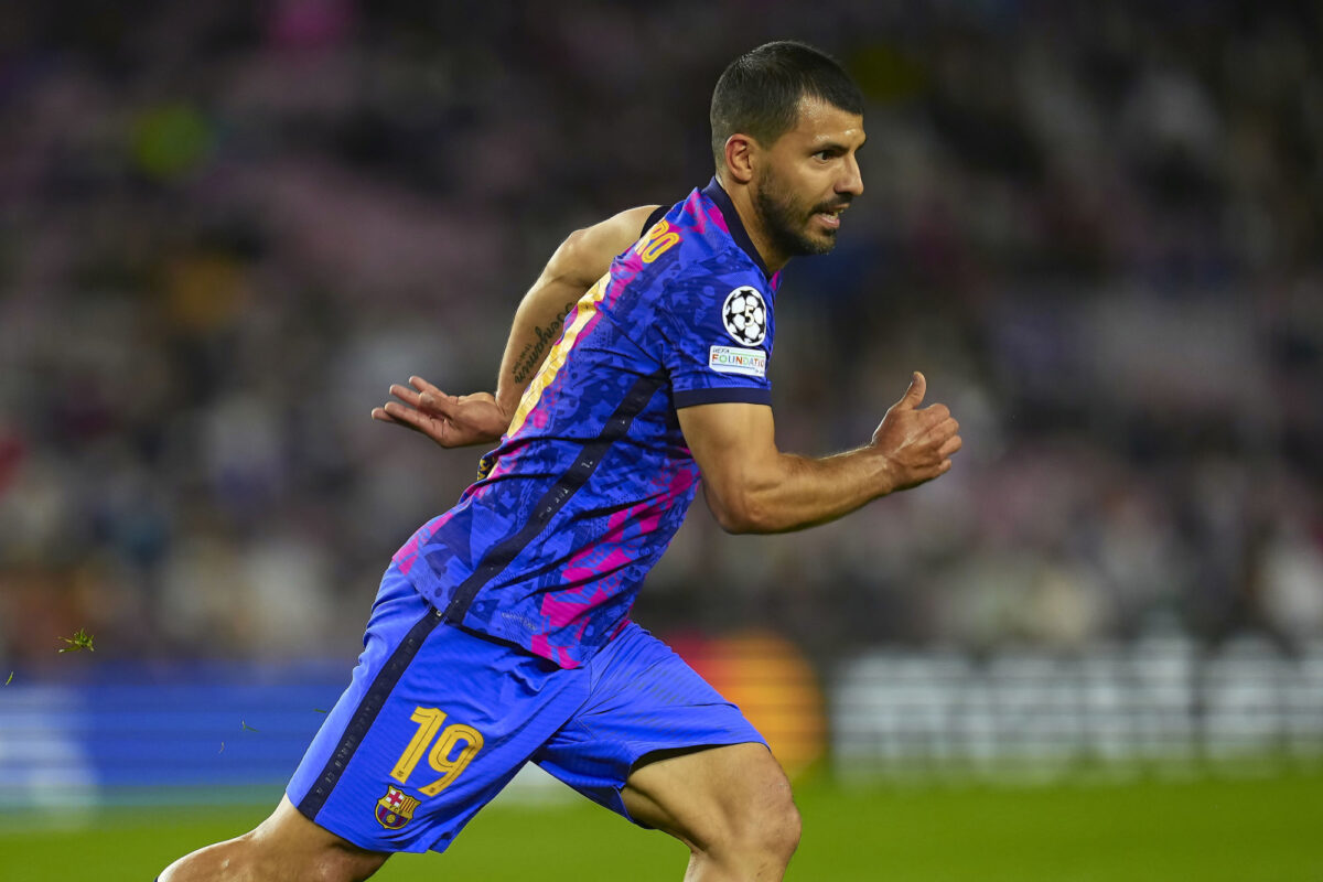 Retraité depuis plus d&#039;un an, Agüero va rejouer avec Barcelone !