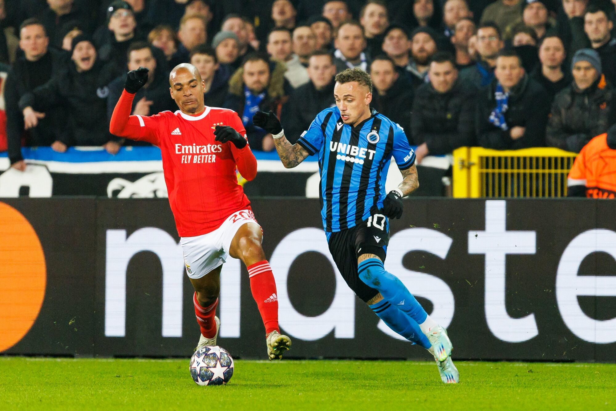 LdC (1/8 aller) : Benfica met un pied et demi en quarts de finale après sa victoire à Bruges