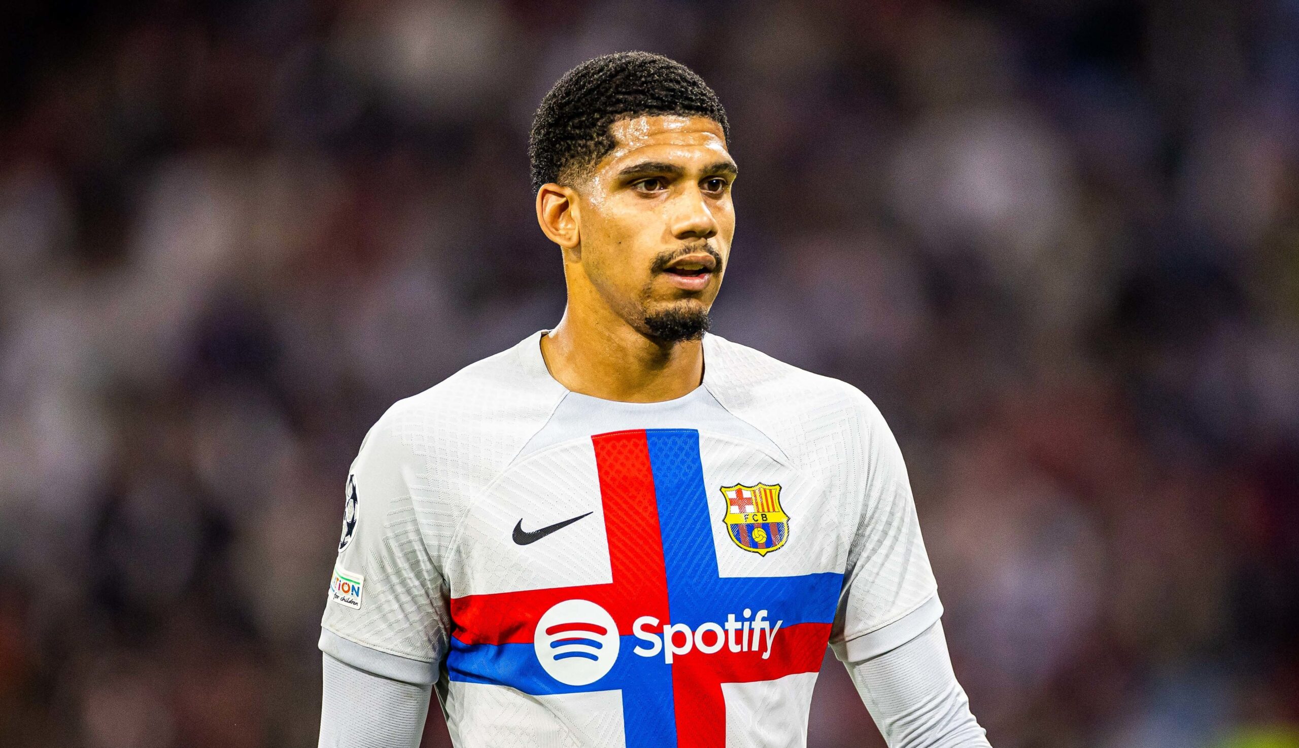 Barça : Araujo révèle le nom du meilleur attaquant qu&#039;il a affronté... et il est Français