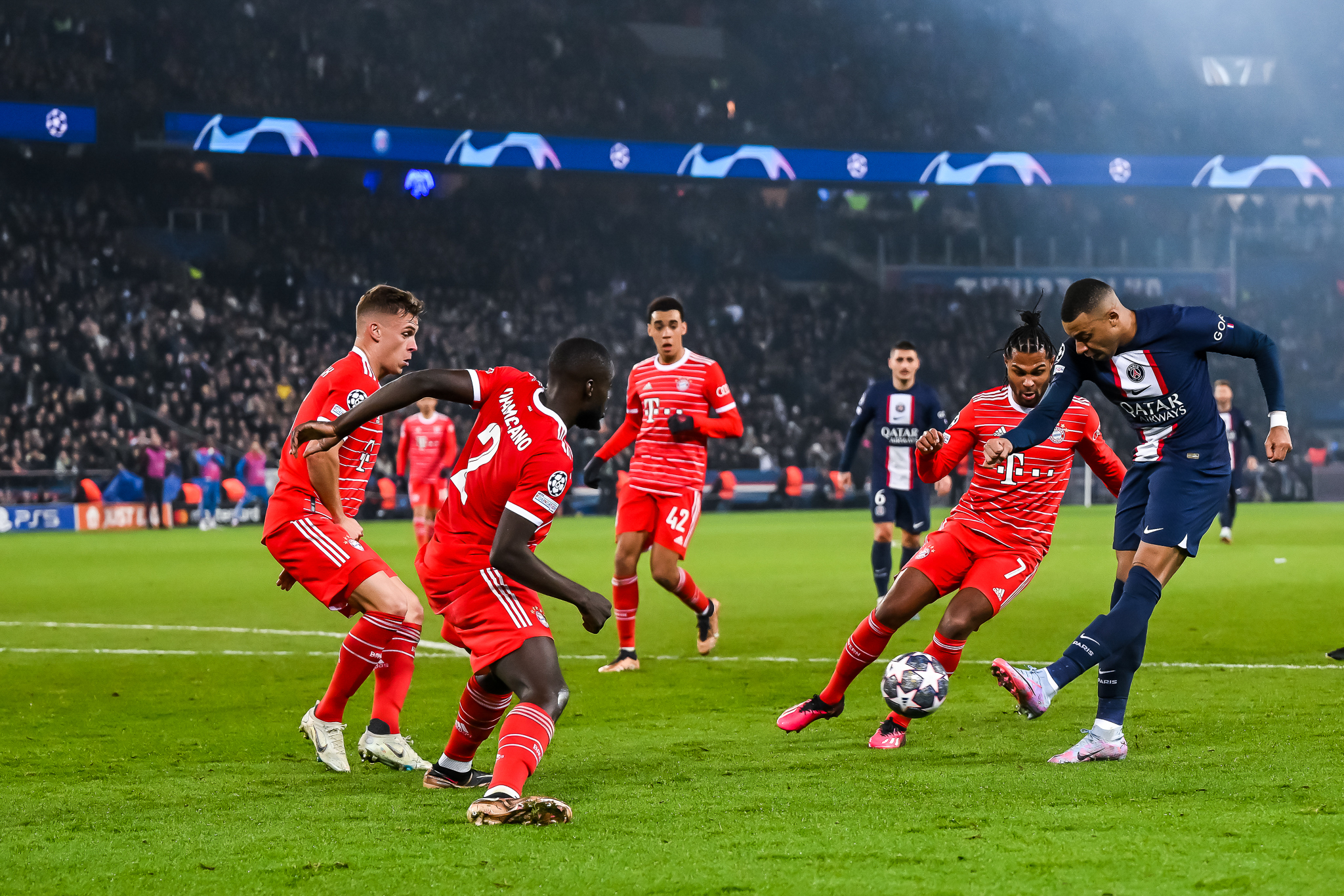 Bayern-PSG : Kylian Mbappé ne fait pas peur à Thomas Müller