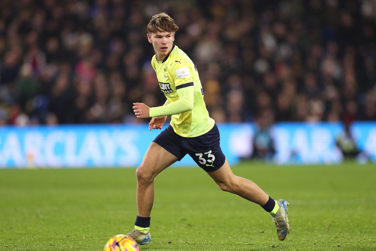 Les géants de Premier League s&#039;arrachent le nouveau prodige anglais