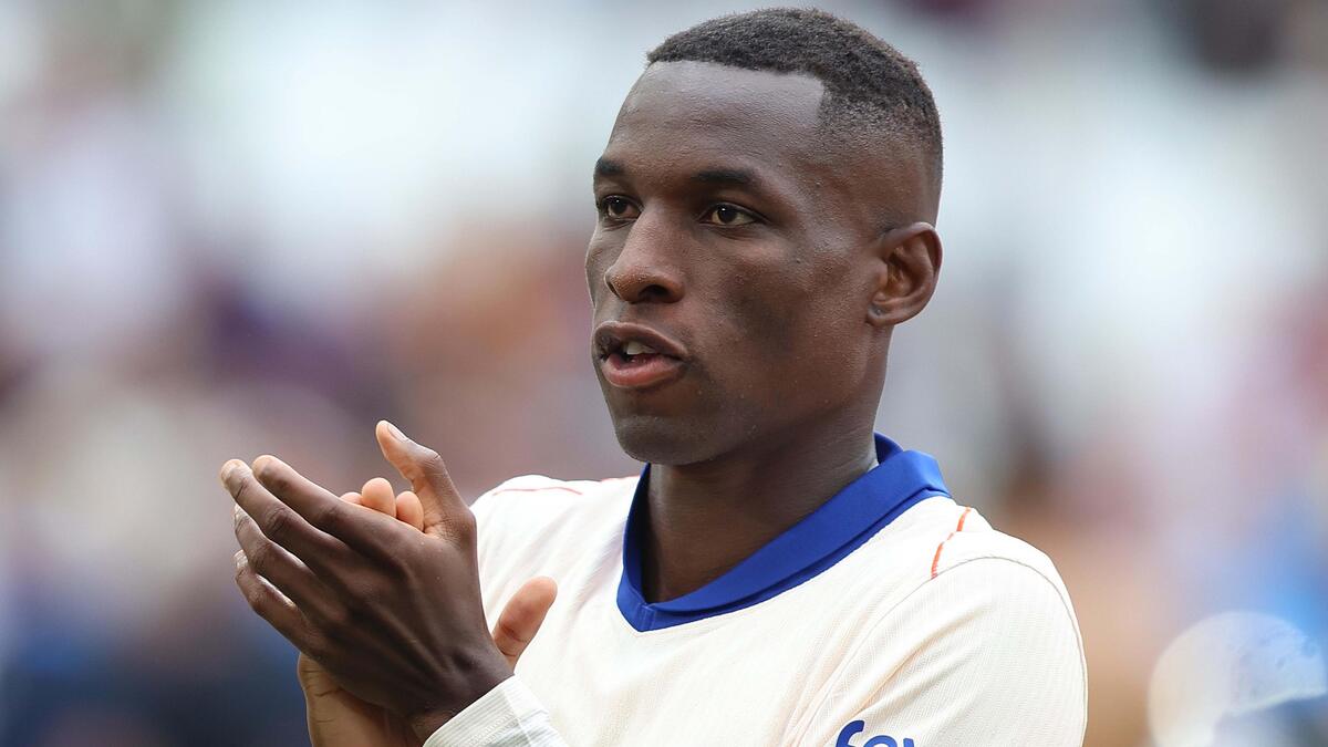 Chelsea veut virer son boulet, le FC Barcelone en profite
