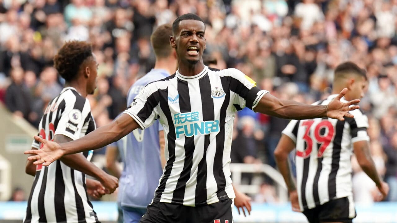 7 joueurs contre Alexandre Isak, Liverpool est prêt à tout !