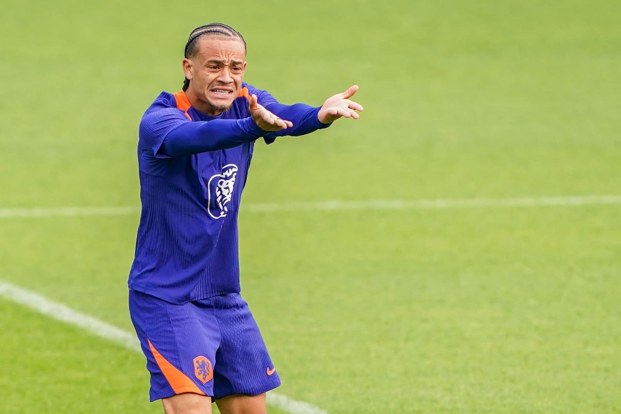 Xavi Simons veut revenir au FC Barcelone, Hansi Flick lui répond