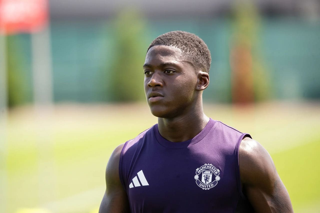 Kobbie Mainoo jeté dehors, Manchester United tient son remplaçant !