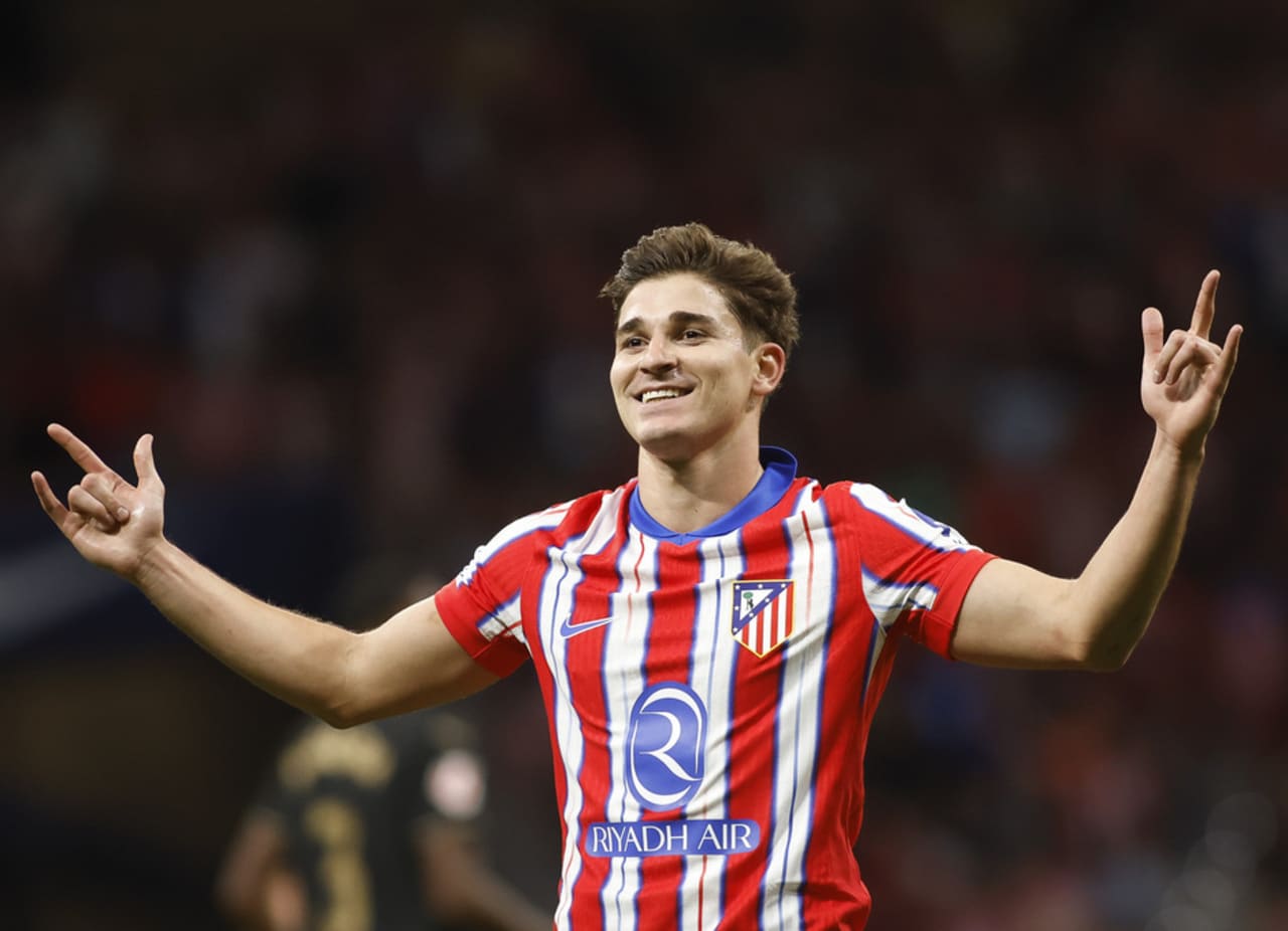Vidéo. Le coup-franc génial de Julian Alvarez face au Real Madrid