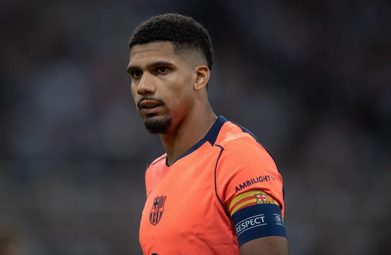 Barça : Ronald Araujo visé par la Premier League, c&#039;est confirmé