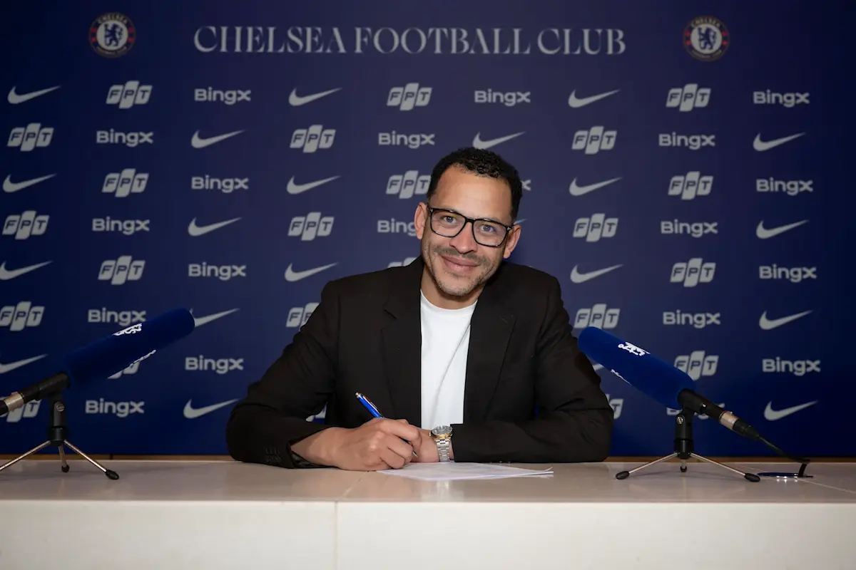 Chelsea : À peine arrivé, Liam Rosenior réclame une star du Real Madrid